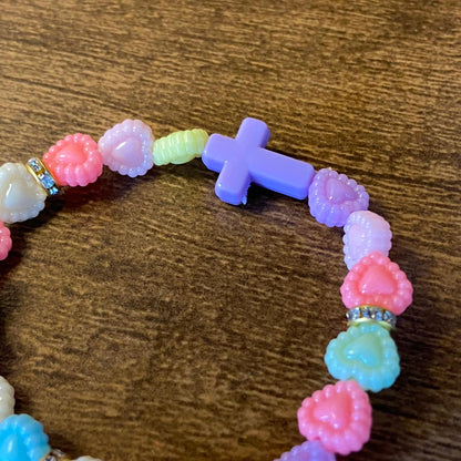 PULSEIRA INFANTIL CORAÇÃO COLORIDO COM CRUZ  (0 UNIDADES)
