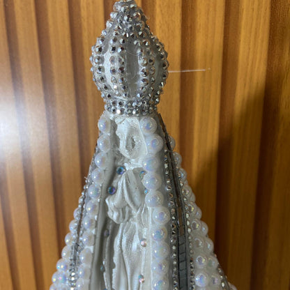 IMAGEM DE GESSO NOSSA SENHORA APARECIDA PÉROLA COM STRASS MOD18 23CM (1 UNIDADE)
