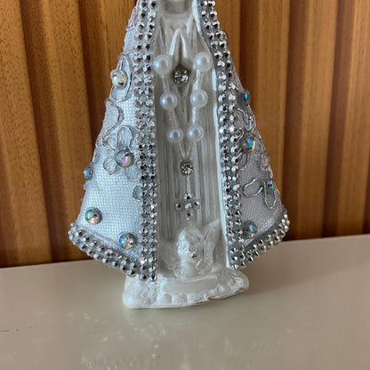 IMAGEM DE GESSO NOSSA SENHORA APARECIDA BRANCA DECOUPAGE PRATA 15CM (1 UNIDADE)