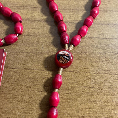 TERÇO DE MADEIRA MÃOS ENSANGUENTADAS DE JESUS 8MM MOD2 (3 UNIDADES)