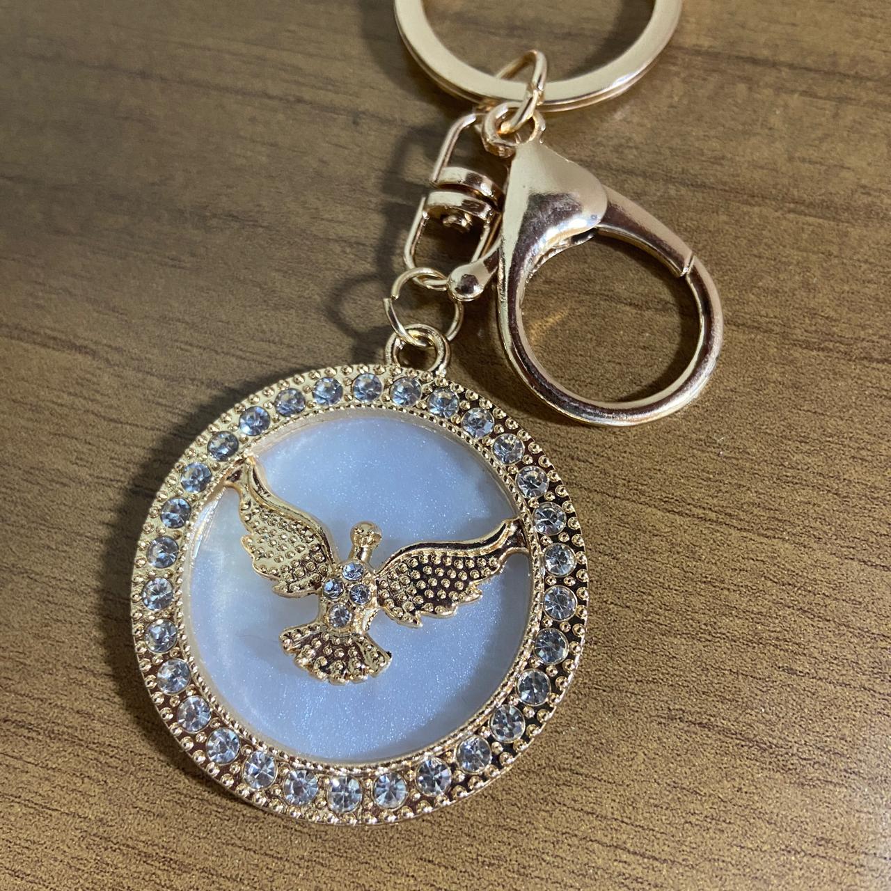 CHAVEIRO LUXO DIVINO ESPIRITO SANTO MADREPÉROLA COM STRASS (6 UNIDADES)