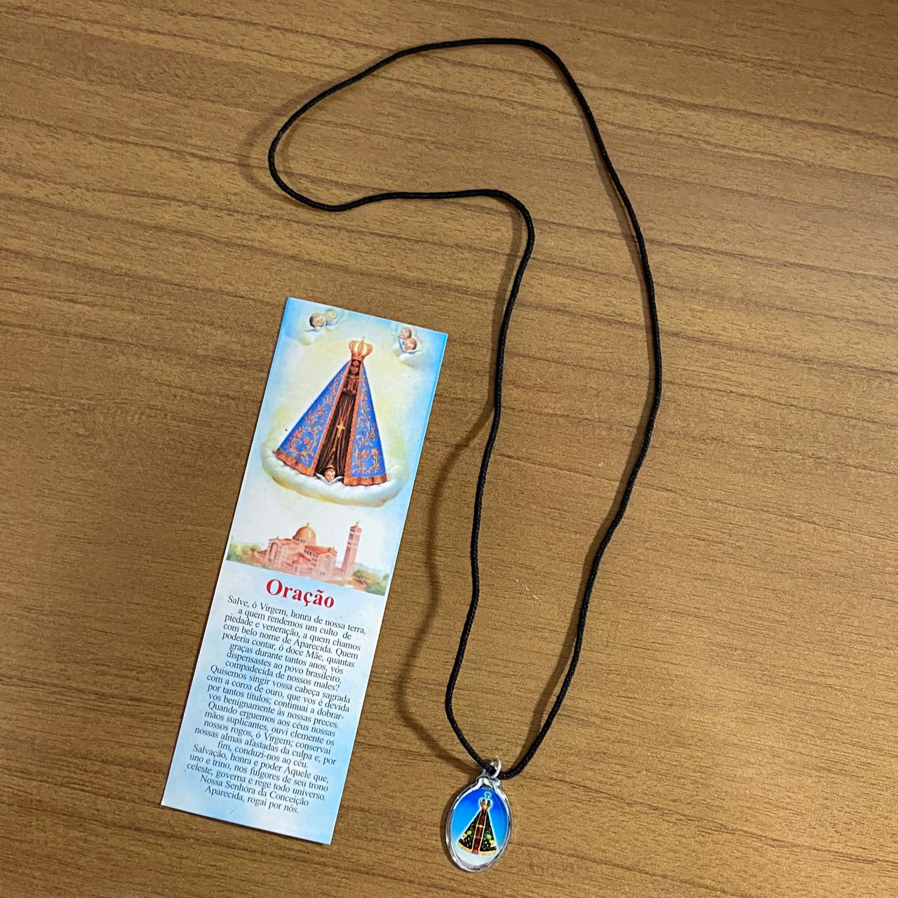 CORDÃO COM MEDALHA RESINADA NOSSA SENHORA APARECIDA (1 UNIDADES)