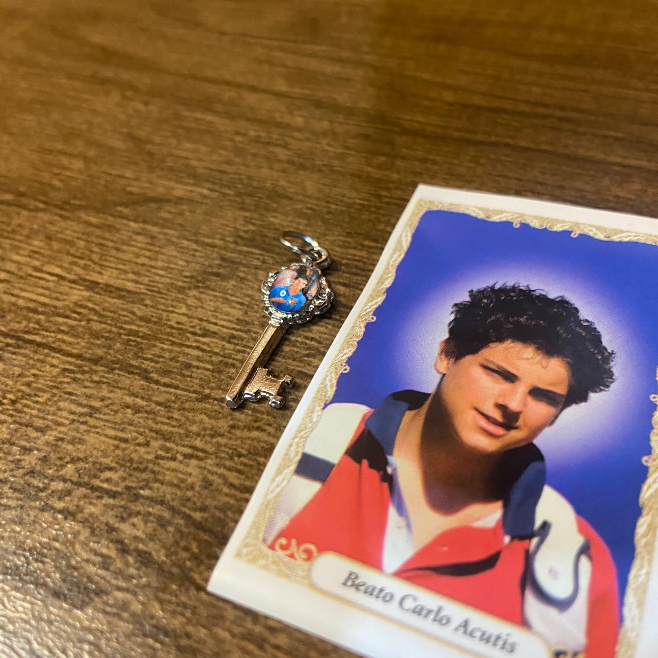 CHAVE MEDALHA PÍCOLA SÃO CARLO ACUTIS (12 UNIDADES)