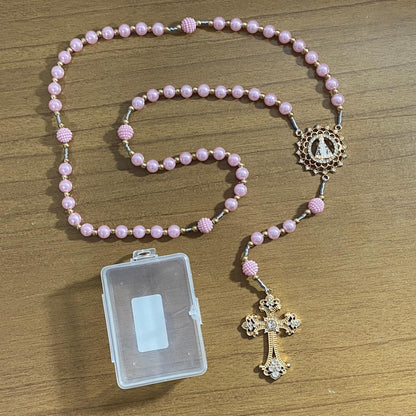 TERÇO DE NOIVA DOURADO PÉROLA ROSA NOSSA SENHORA APARECIDA 08MM MOD1 (1 UNIDADE)