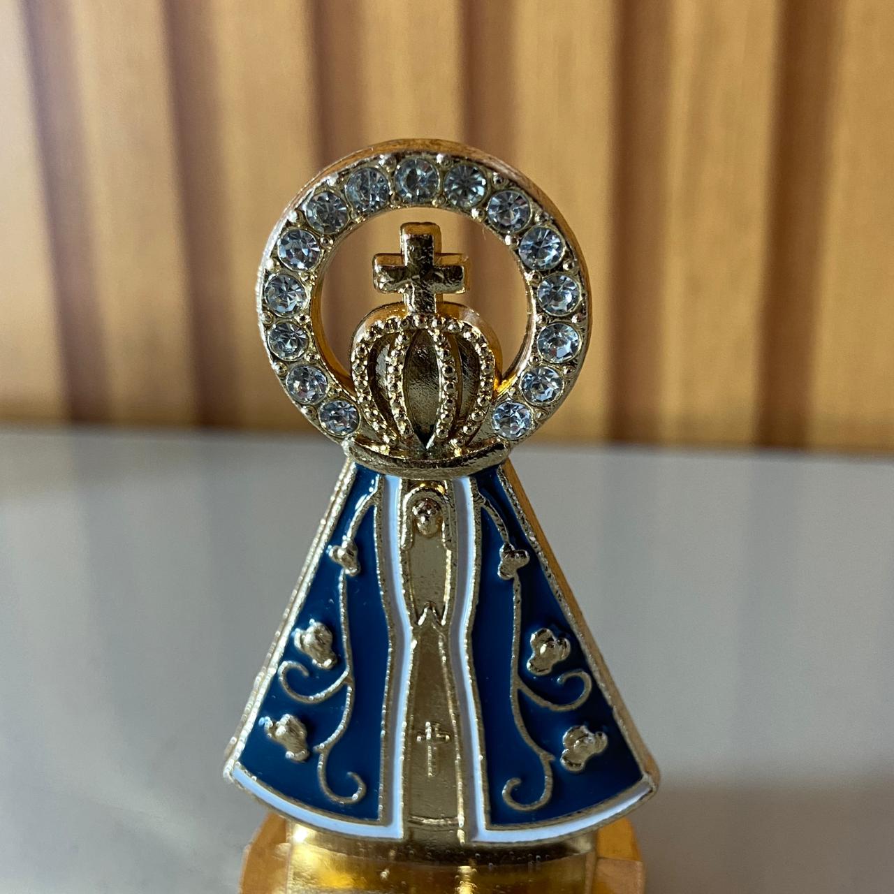 IMAGEM NOSSA SENHORA APARECIDA AUREOLA COM STRASS PARA CARRO MOD3 06CM  (12 UNIDADES)