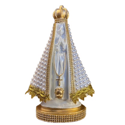 IMAGEM DE GESSO NOSSA SENHORA APARECIDA BORDADA COM PÉROLA BRANCA 22,5CM MOD 2 (1 UNIDADE)