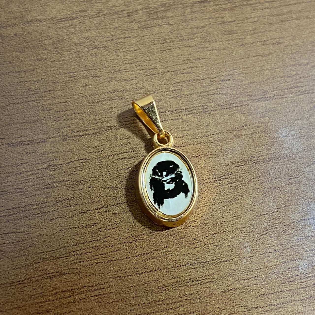 PINGENTE DOURADO RESINADO FACE DE CRISTO  (5 UNIDADES)