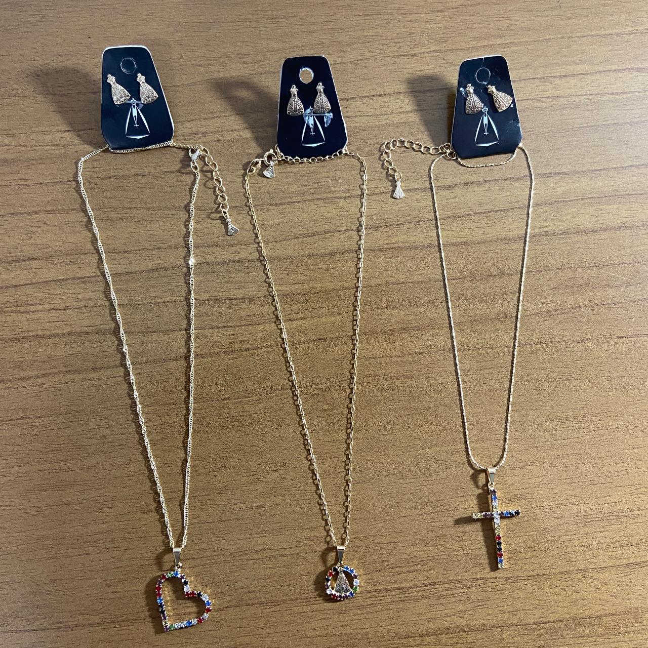 CORRENTE DOURADA COM BRINCO MODELOS SORTIDOS  (3 UNIDADES)