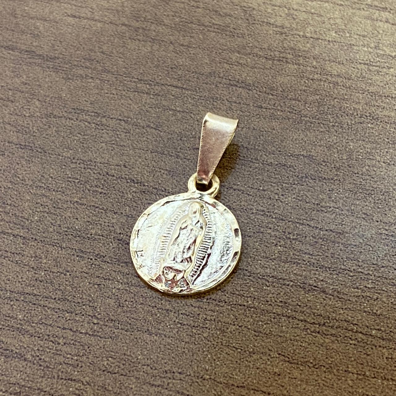 PINGENTE DOURADO REDONDO NOSSA SENHORA DE GUADALUPE  (6 UNIDADES)