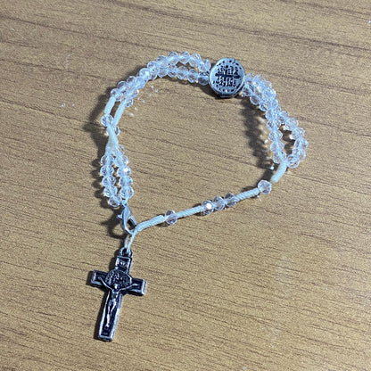 TERÇO PULSEIRA CRISTAL DUAS MEDALHAS TRANSPARENTE  (3 UNIDADES)