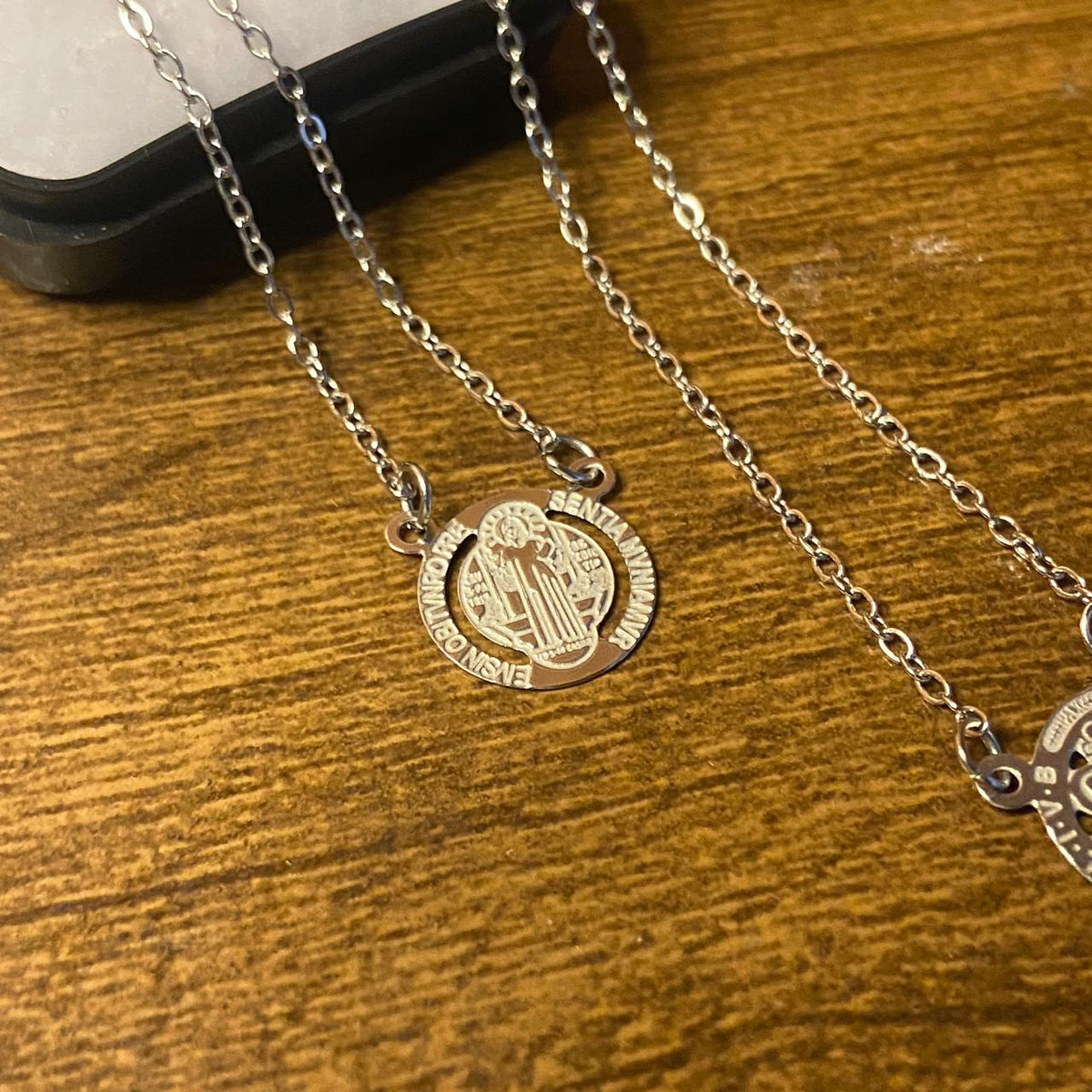 ESCAPULÁRIO INOX MEDALHA SÃO BENTO (6 UNIDADES)
