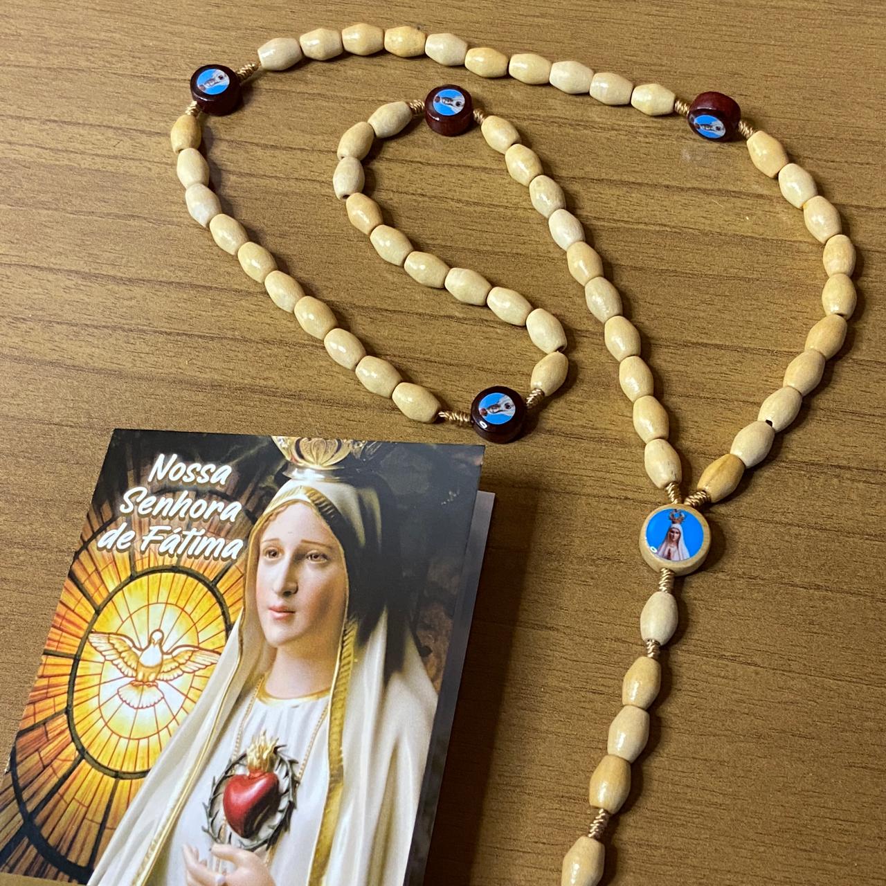 TERÇO DE MADEIRA NOSSA SENHORA DE FÁTIMA 5 MEDALHAS 08MM (3 UNIDADES)