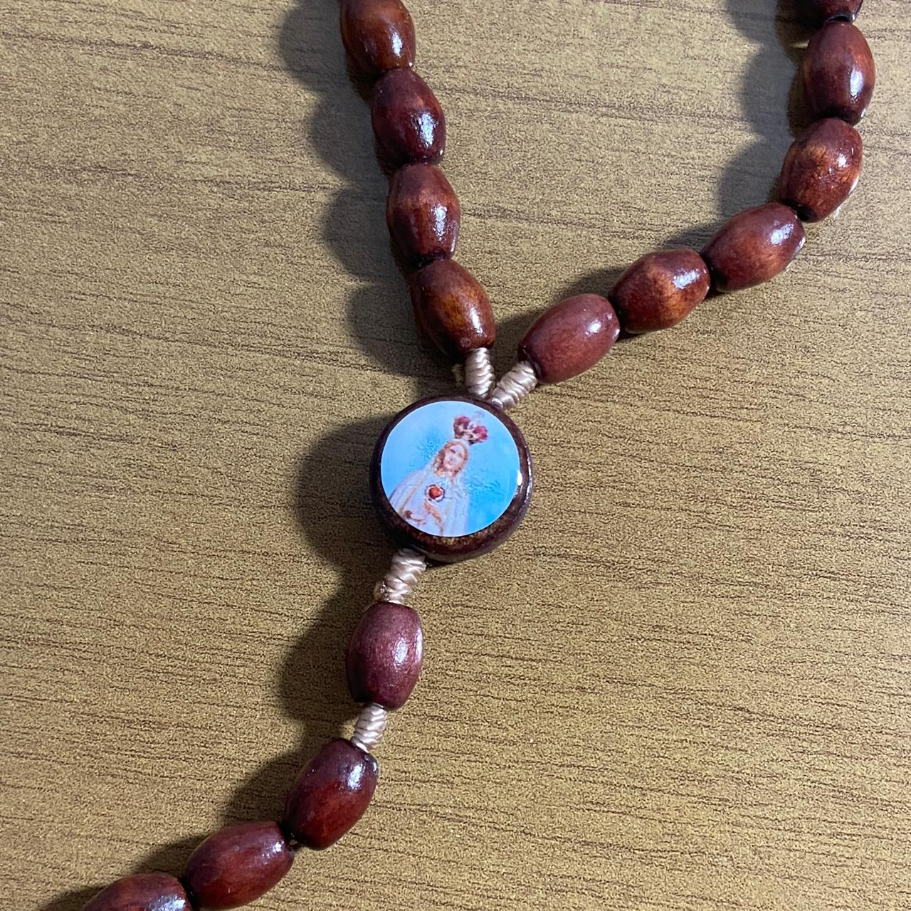 TERÇO DE MADEIRA NOSSA SENHORA DE FÁTIMA 8MM (3 UNIDADES)