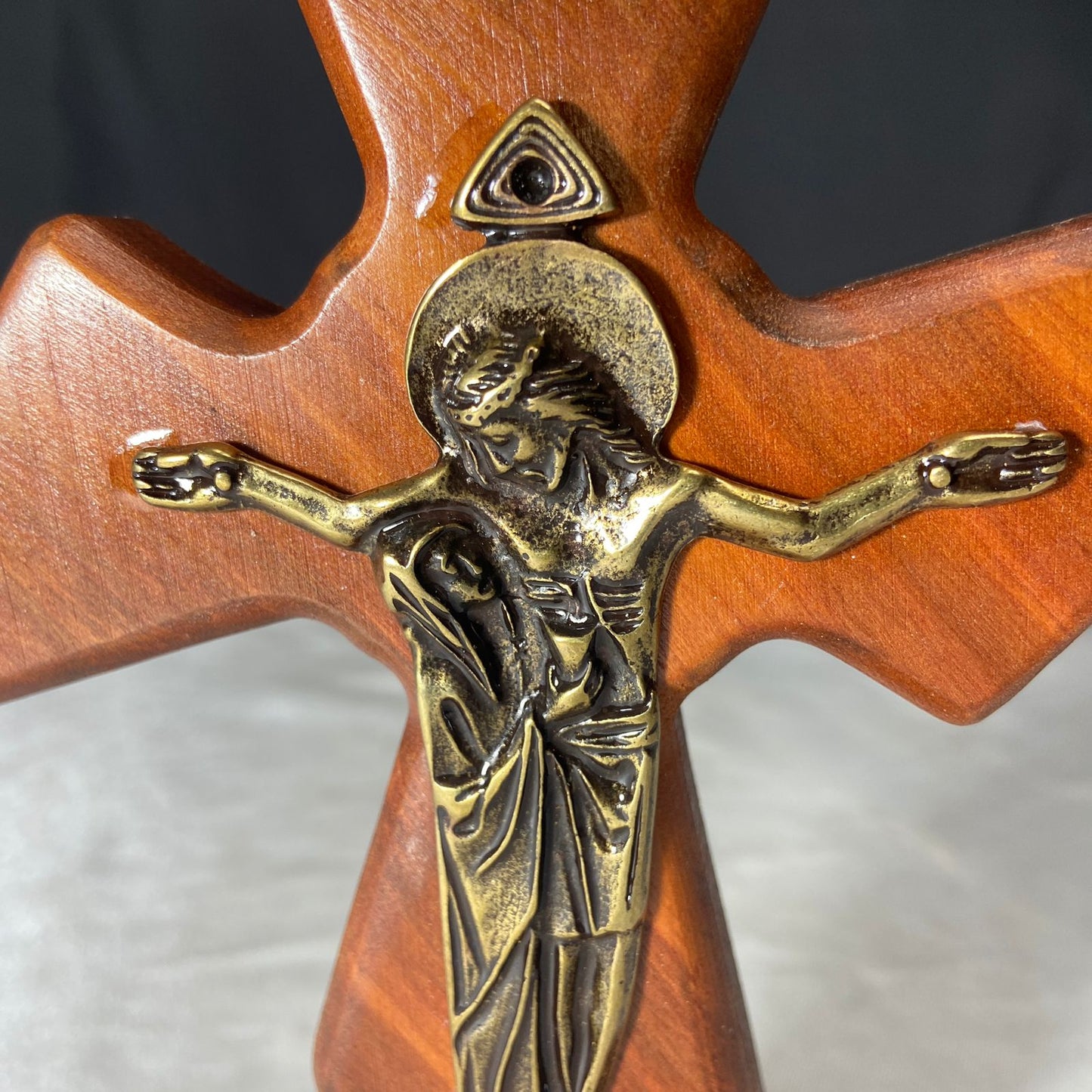CRUCIFIXO MADEIRA DE MESA DA UNIDADE 15CM (1 UNIDADE)