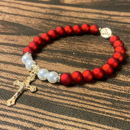 PULSEIRA PÉROLA VERMELHA COM PINGENTE MODELOS SORTIDOS  (03 UNIDADE)