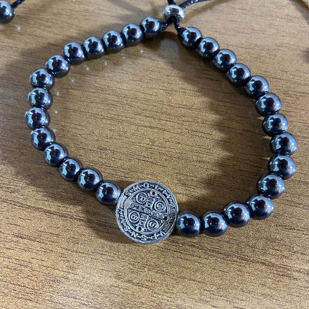 PULSEIRA REGULÁVEL HEMATITA MEDALHA SÃO BENTO  (12 UNIDADES)