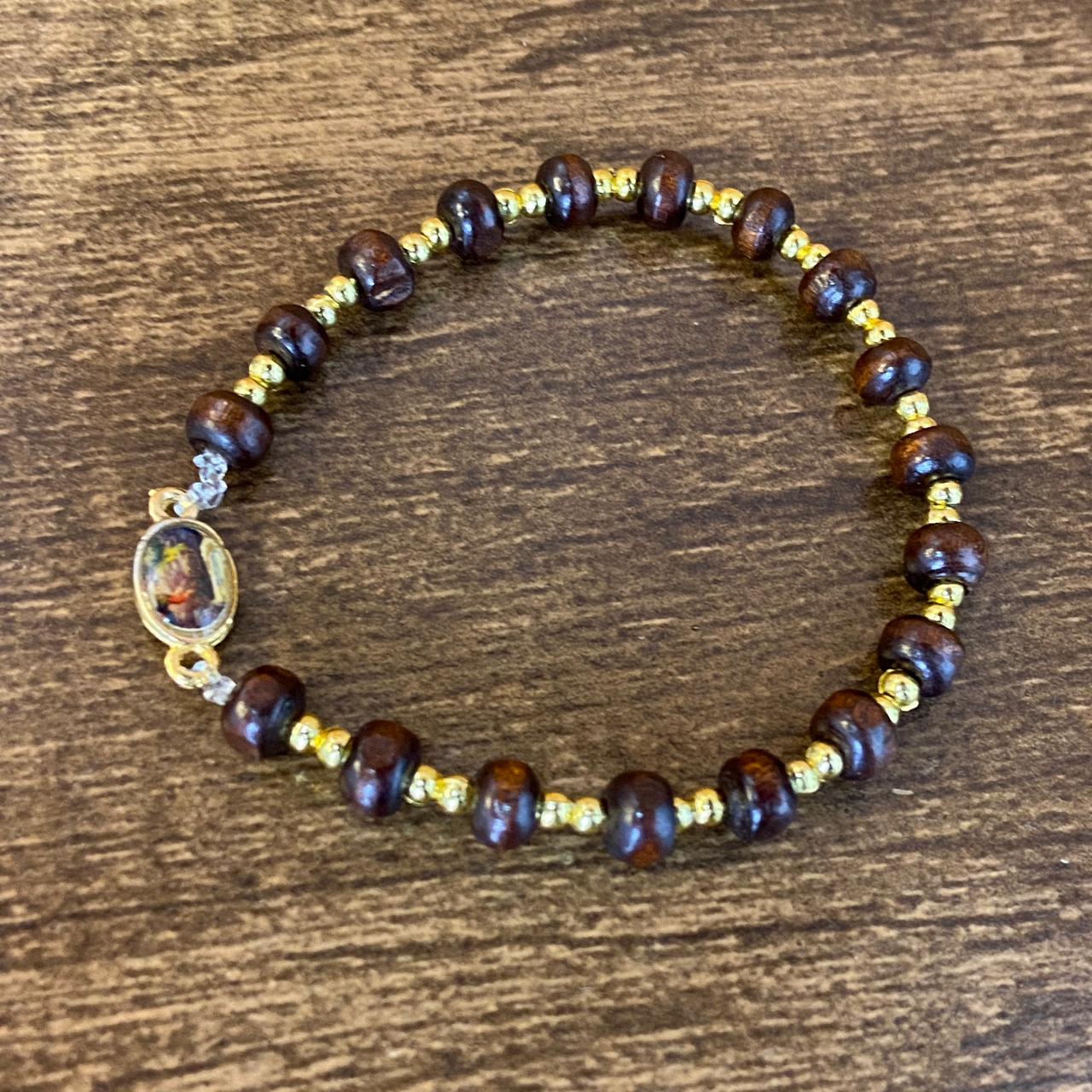 PULSEIRA DE MADEIRA COM MEDALHA NOSSA SENHORA DE LOURDES (01 UNIDADE)