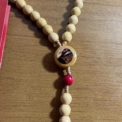 TERÇO DE MADEIRA MÃOS ENSANGUENTADAS DE JESUS 6MM MOD4 (3 UNIDADES)