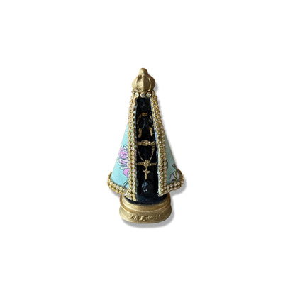 IMAGEM DE GESSO NOSSA SENHORA APARECIDA COM MANTO TECIDO FLORIDO 11,5CM (1 UNIDADE)