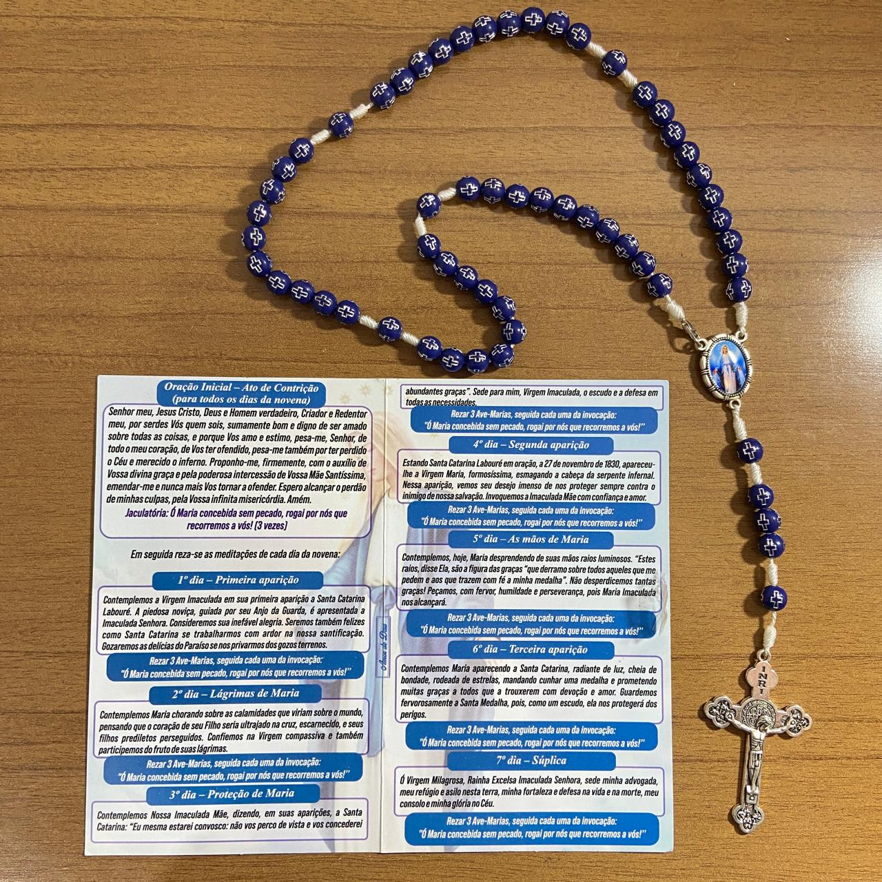 TERÇO PÉROLA AZUL CONTAS DECORADAS COM FECHO NOSSA SENHORA DAS GRAÇAS 08MM (1 UNIDADE)