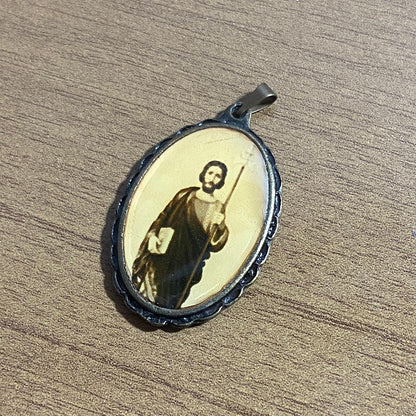 PINGENTE OURO VELHO RESINADO SÃO JUDAS TADEU  (6 UNIDADES)