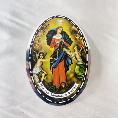 ADESIVO OVAL NOSSA SENHORA DESATADORA DOS NÓS 13X08 (6 UNIDADES)