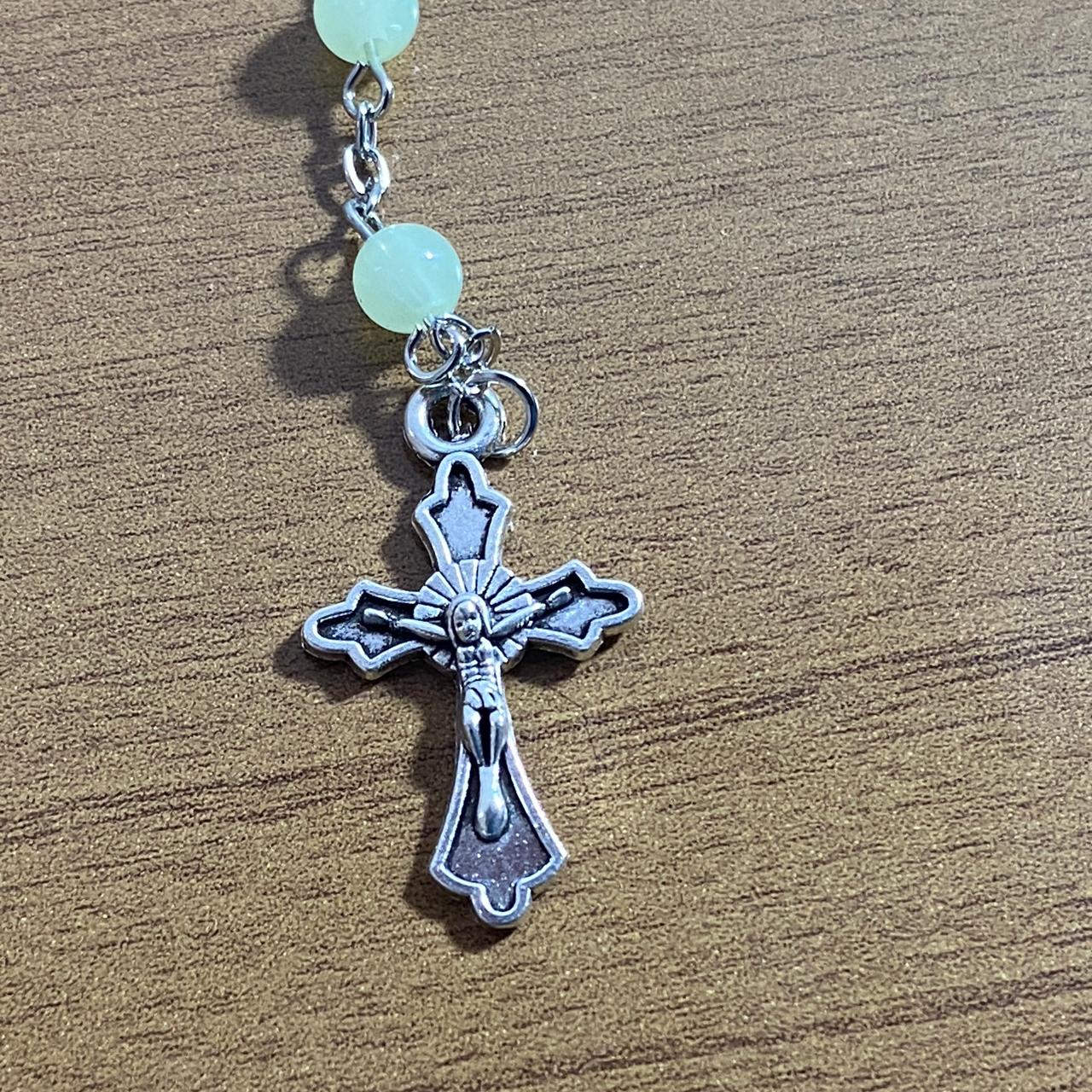 TERÇO NA GARRAFA FLUORESCENTE NOSSA SENHORA APARECIDA 6MM (12 UNIDADES)