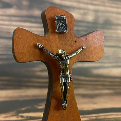 CRUCIFIXO MADEIRA DE MESA  8,5CM (1 UNIDADE)