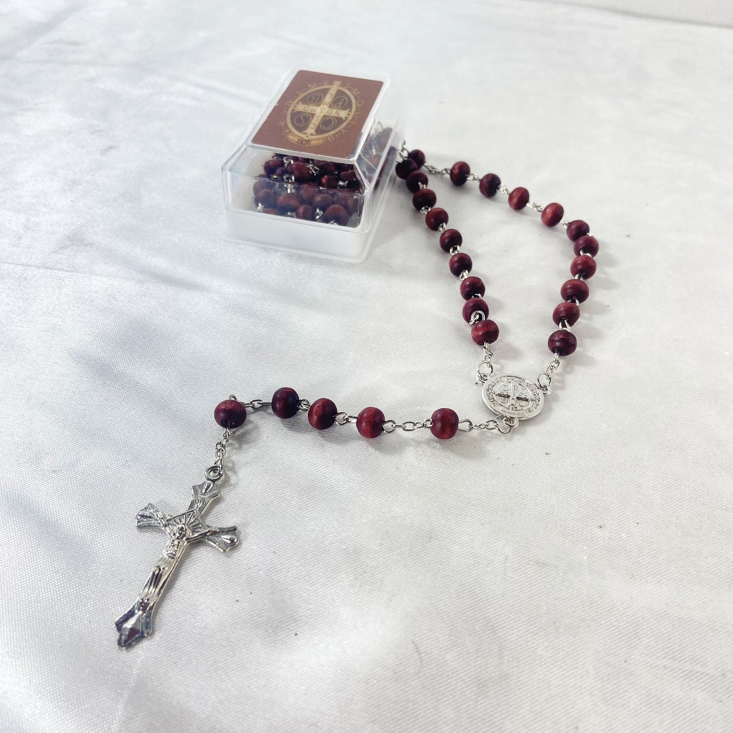 TERÇO PERFUMADO SÃO BENTO 8MM (12 UNIDADES)