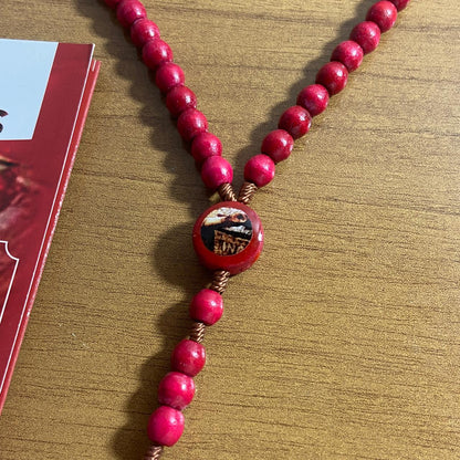 TERÇO DE MADEIRA MÃOS ENSANGUENTADAS DE JESUS 6MM MOD1 (3 UNIDADES)