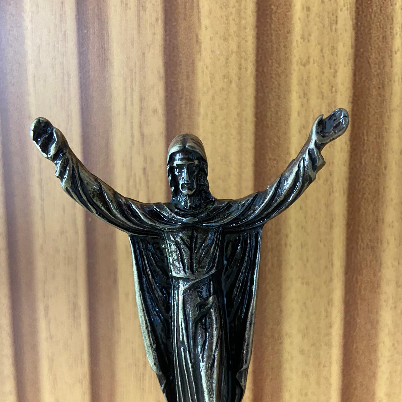 IMAGEM DE MESA METAL OURO VELHO JESUS RESSUSCITADO BASE DE MADEIRA  10CM (1 UNIDADE)
