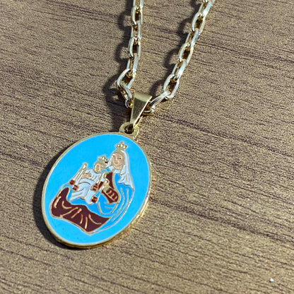 CORRENTE DOURADA COM MEDALHA RESINADA NOSSA SENHORA DO CARMO ( 1 UNIDADE)