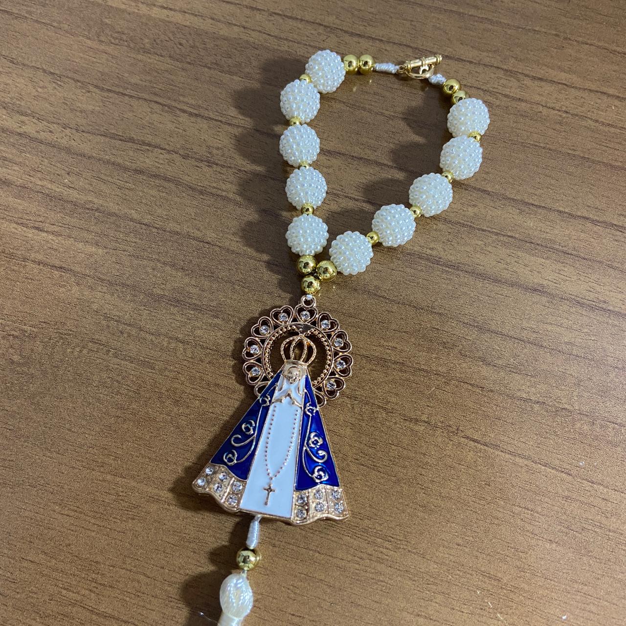 DEZENA PARA CARRO NOSSA SENHORA APARECIDA COM AURÉOLA STRASS BRANCO AMORA BRANCA 12MM (3 UNIDADES)