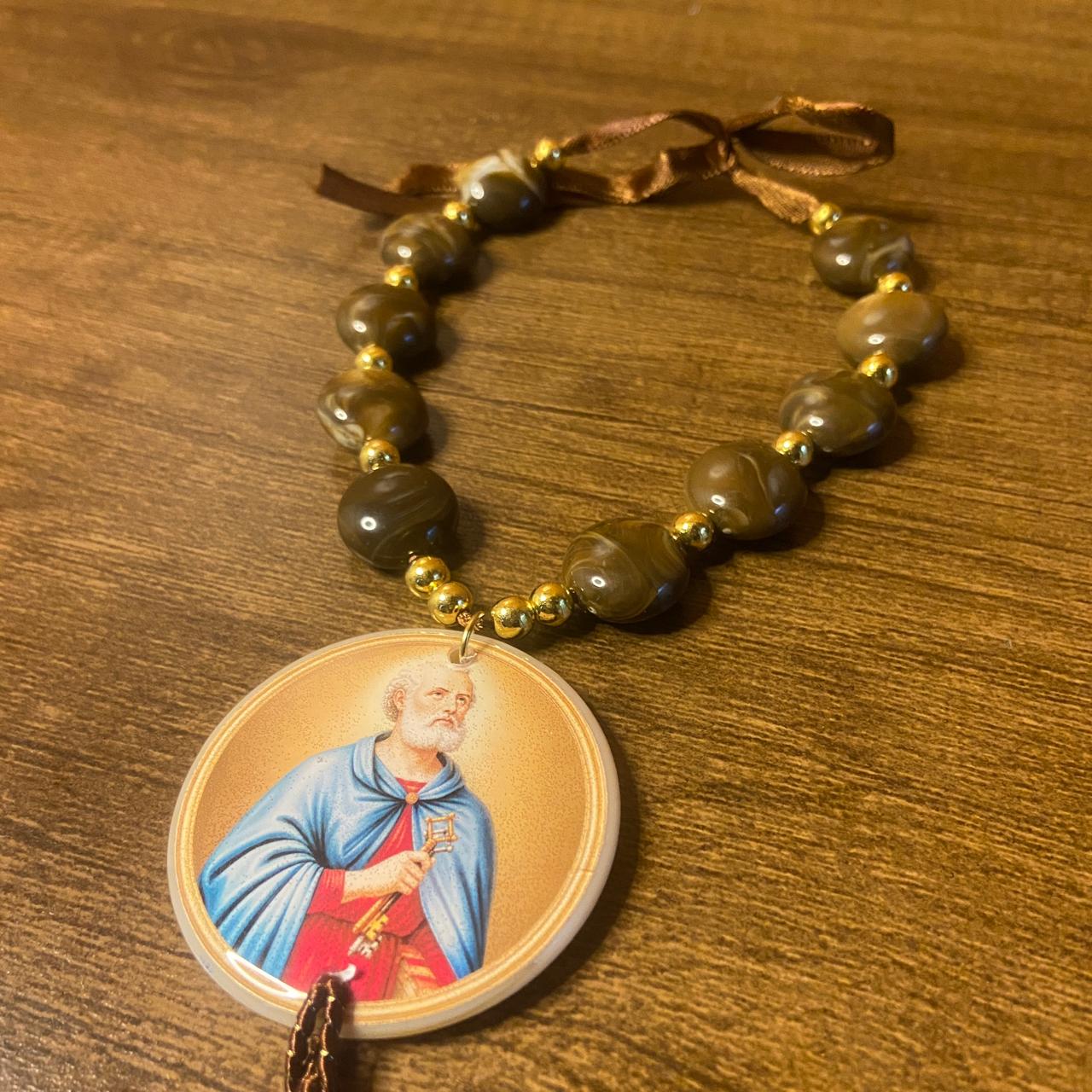 DEZENA PEDRARIAS MEDALHÃO DE RESINADO  SÃO PEDRO  17MM (1 UNIDADE)