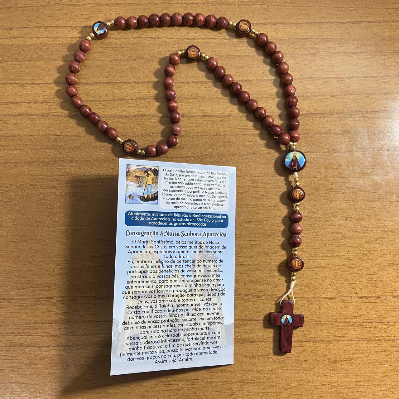 TERÇO DE MADEIRA NOSSA SENHORA APARECIDA E MEDALHA SÃO BENTO 7 MEDALHAS 8MM (3 UNIDADES)