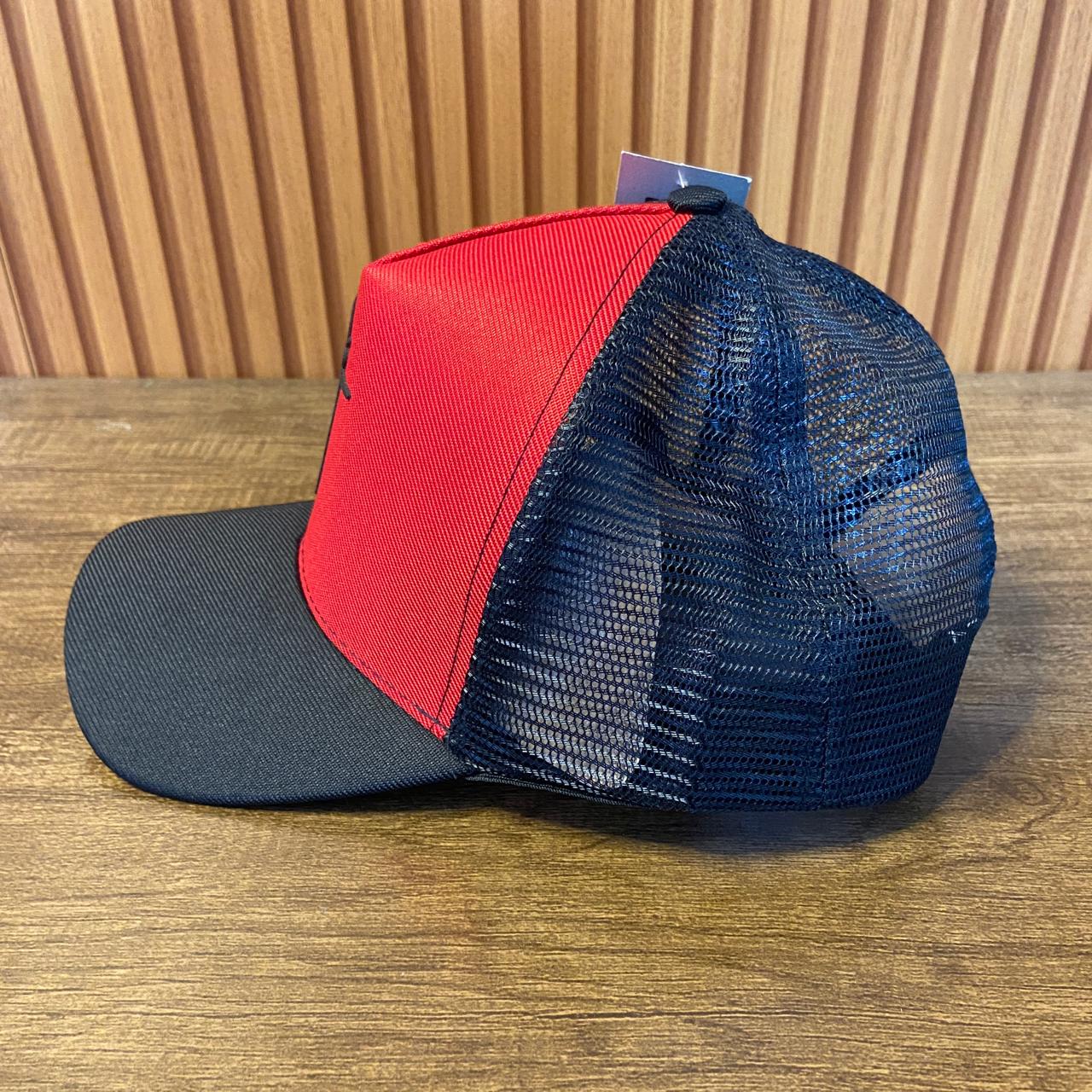 BONÉ FÉ VERMELHO E PRETO  (1 UNIDADES)