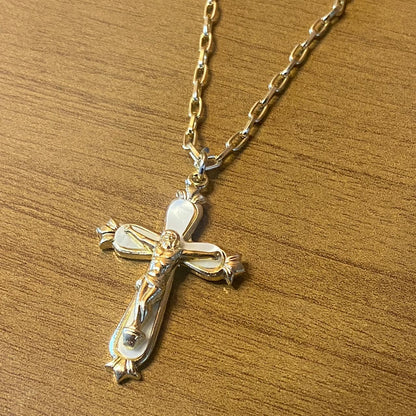 CORRENTE DOURADA COM CRUCIFIXO BRANCO   (1 UNIDADE)