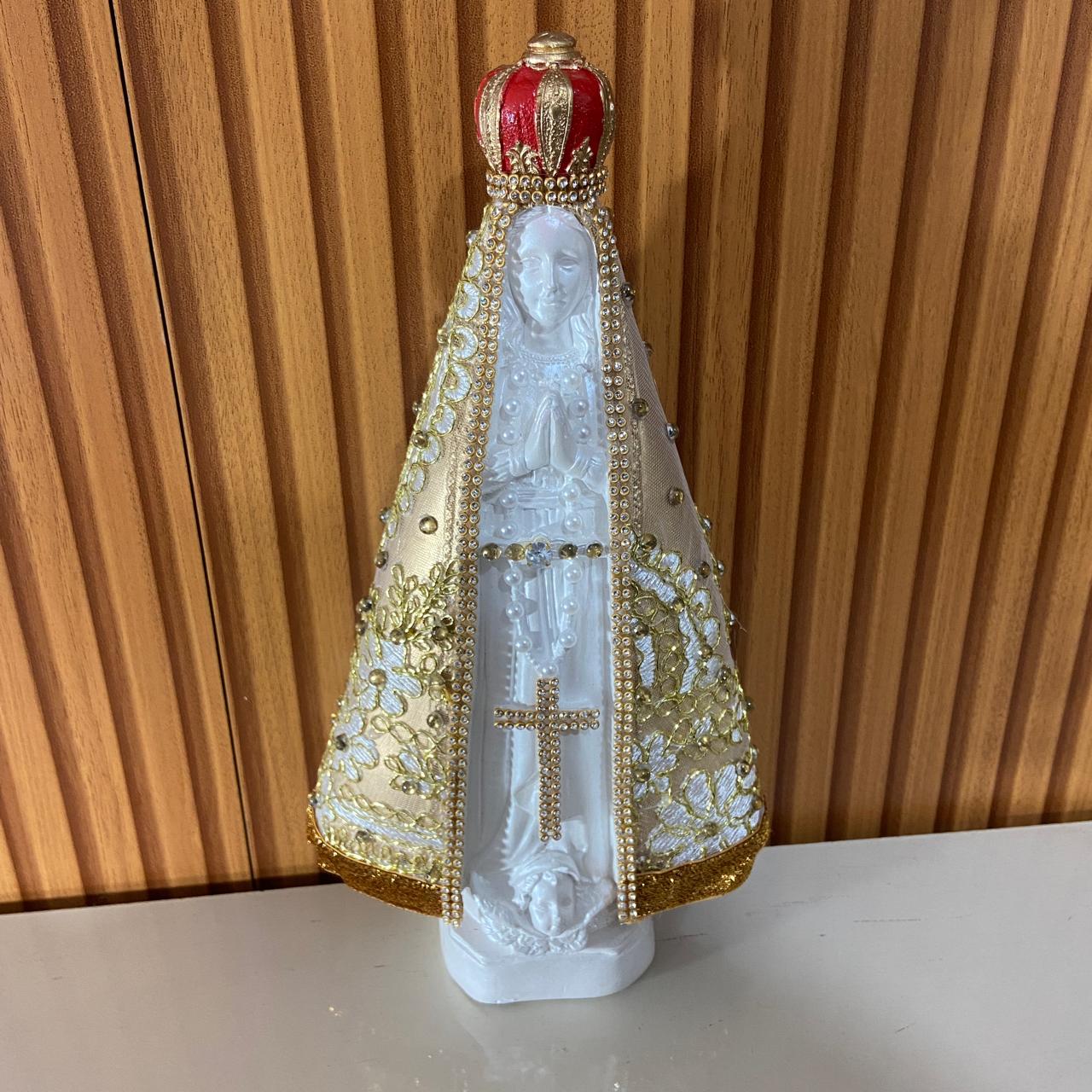 IMAGEM DE GESSO NOSSA SENHORA APARECIDA BRANCA MANTO DOURADO COM STRASS MOD2 31CM (1 UNIDADE)