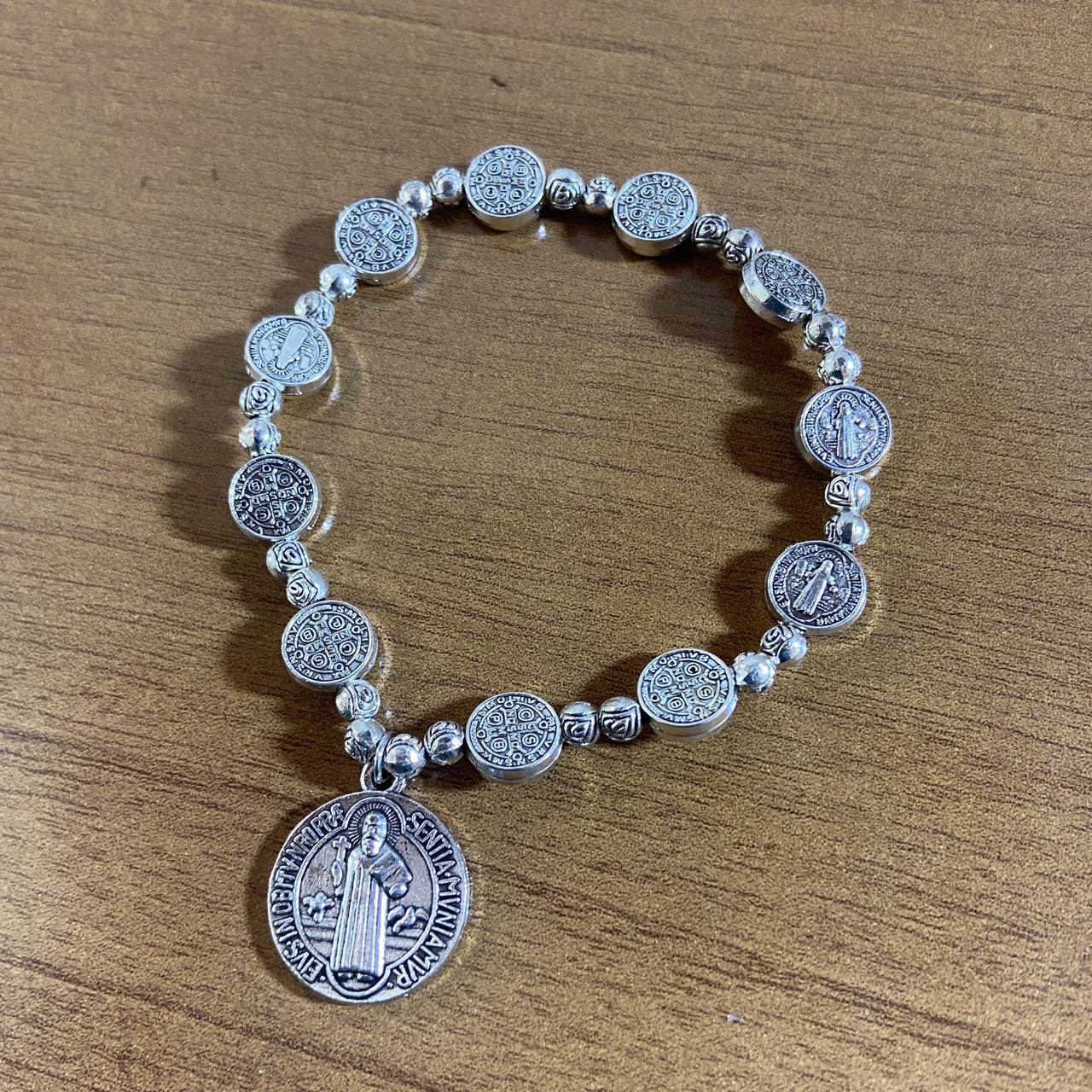 PULSEIRA MEDALHAS DECORADAS SÃO BENTO ( 6 UNIDADES)