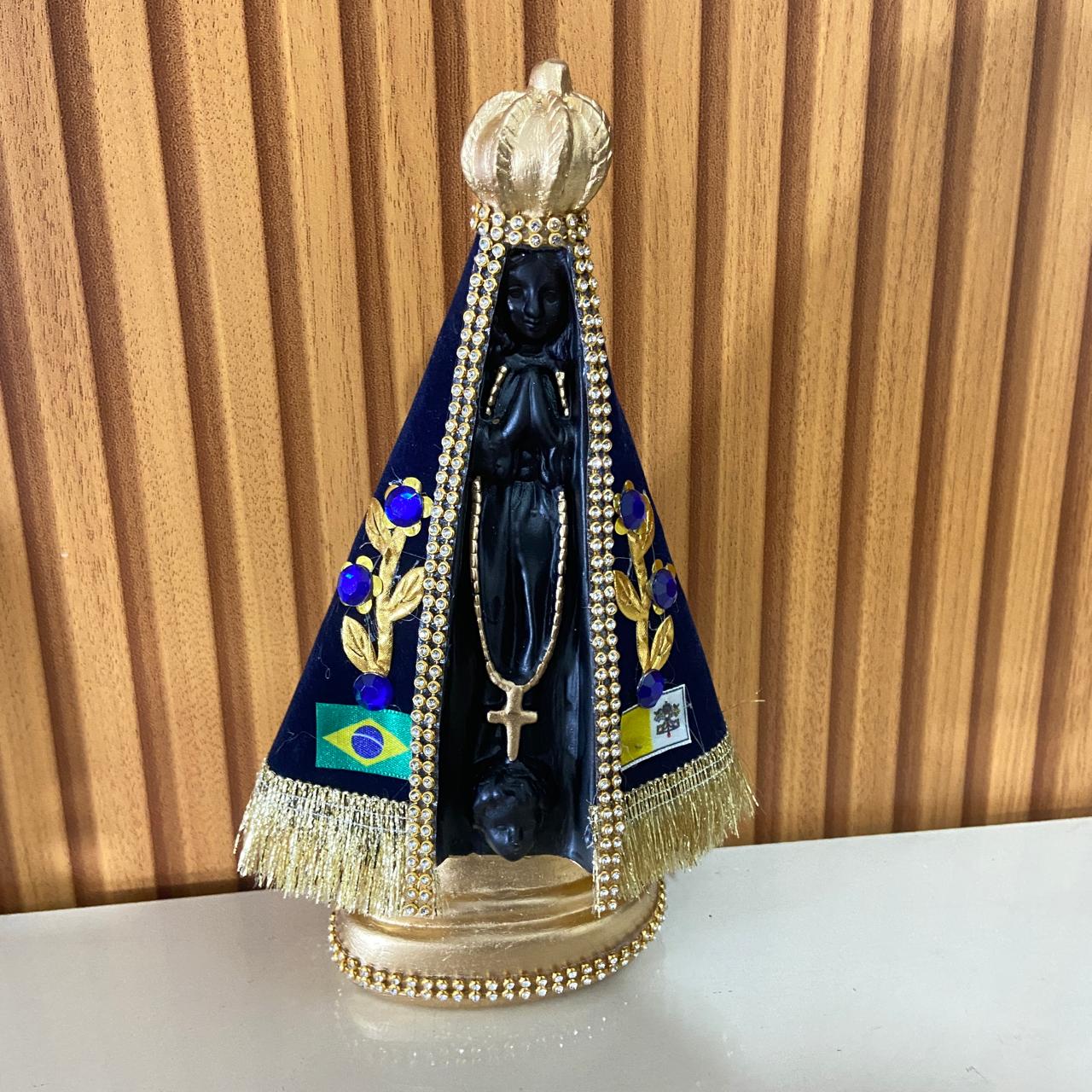 IMAGEM DE GESSO NOSSA SENHORA APARECIDA COM MANTO PEDRARIA 22CM (1 UNIDADE)