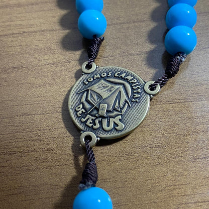 TERÇO PÉROLA AZUL CAMPISTA MEDALHA SÃO BENTO 10MM (1 UNIDADE)