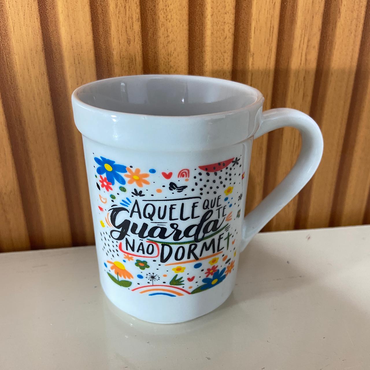 CANECA BRANCA AQUELE QUE TE GUARDA... 220ML (1 UNIDADE)