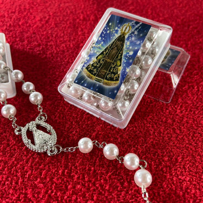TERÇO PÉROLA NA CAIXINHA NOSSA SENHORA APARECIDA 6MM (6 UNIDADES)