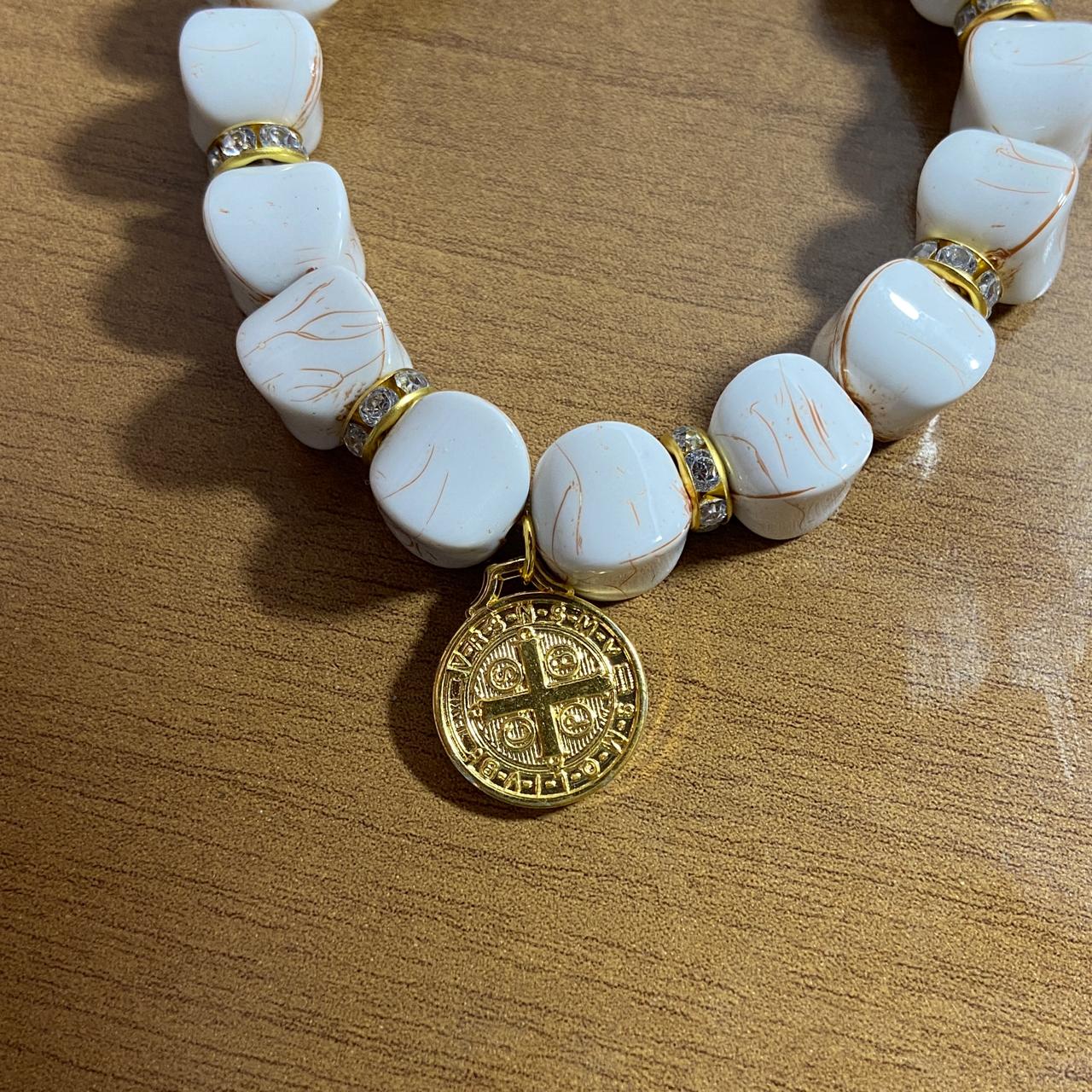PULSEIRA PÉROLA MEDALHA DE SÃO BENTO 10MM MOD-4 (03 UNIDADES)