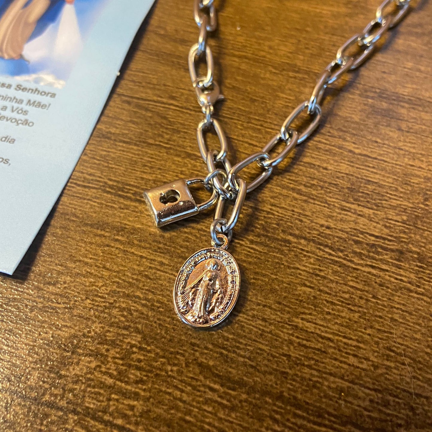 PULSEIRA CADEADO NOSSA SENHORA DAS GRAÇAS NA CARTELA (3 UNIDADES)