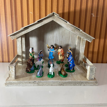 CASINHA COM PRESÉPIO DE RESINA NACIONAL 12 PEÇAS 07CM (CONJUNTO)