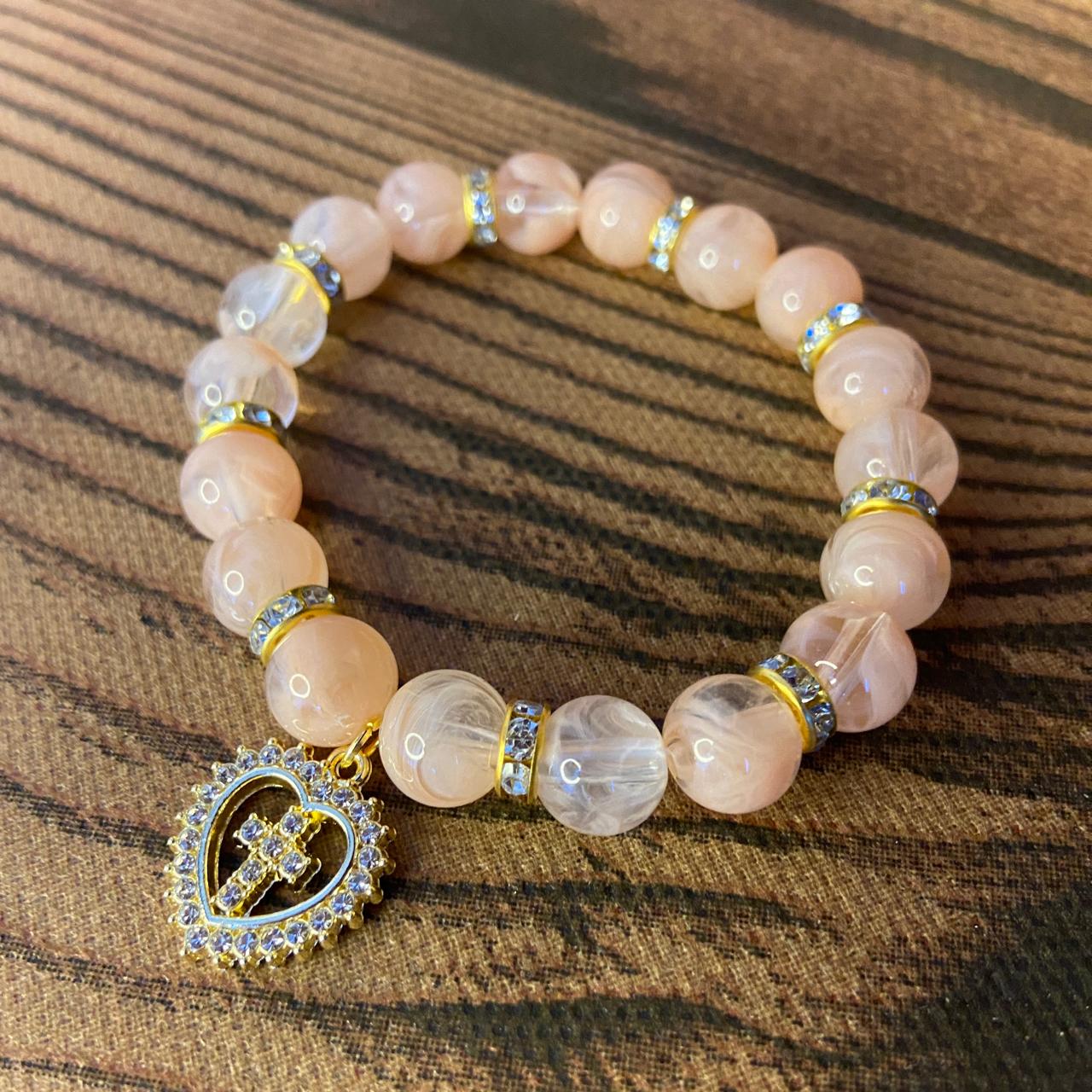 PULSEIRA PÉROLA ROSA COM PINGENTE DE CRUZ COM STRASS 08MM  (03 UNIDADES)
