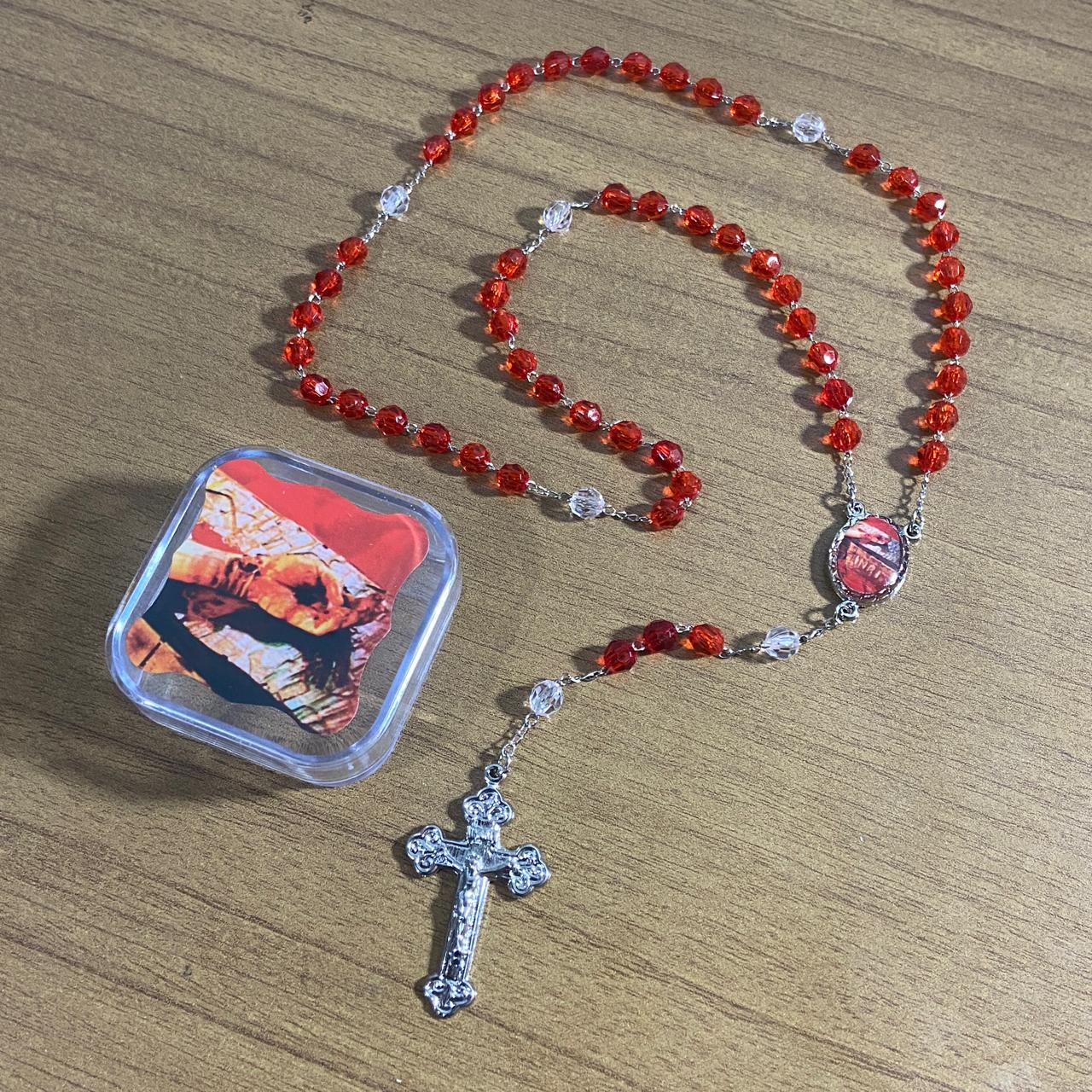 TERÇO SEMICRISTAL NA CAIXINHA MÃOS ENSANGUENTADAS 6MM (6 UNIDADES)