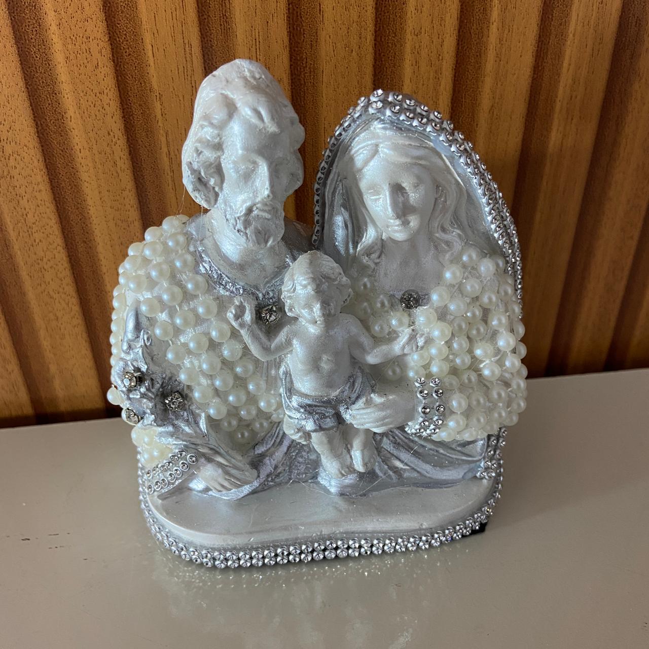 BUSTO DE GESSO SAGRADA FAMÍLIA BRANCO COM PÉROLA E STRASS PRATA 14CM MOD2 (1 UNIDADE)