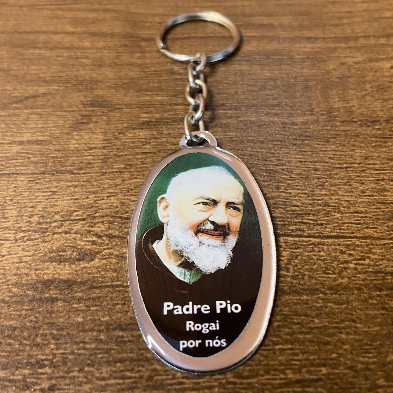 CHAVEIRO METAL OVAL RESINADO SÃO PADRE PIO  (6 UNIDADES)